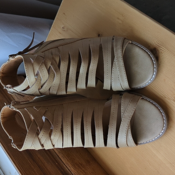 Open Toe Block Heels - Picture 3 of 8